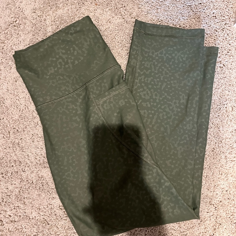 Old Navy Active Olive Patterned Capri Leggings